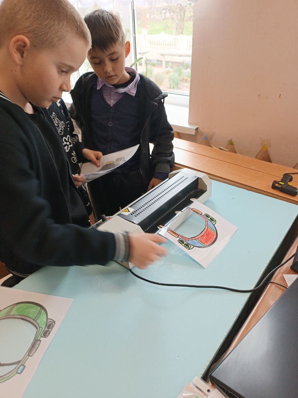 В преддверии праздника "День космонавтики" в Дунаевском сельском Доме культуры, детским любительским объединением по интересам " Радуга" был проведён мастер- класс по изготовлению "Маска космонавта" и призы к викторине... В преддверии праздника "День космонавтики" в Дунаевском сельском Доме культуры, детским любительским объединением по интересам " Радуга" был проведён мастер- класс по изготовлению "Маска космонавта" и призы к викторине...