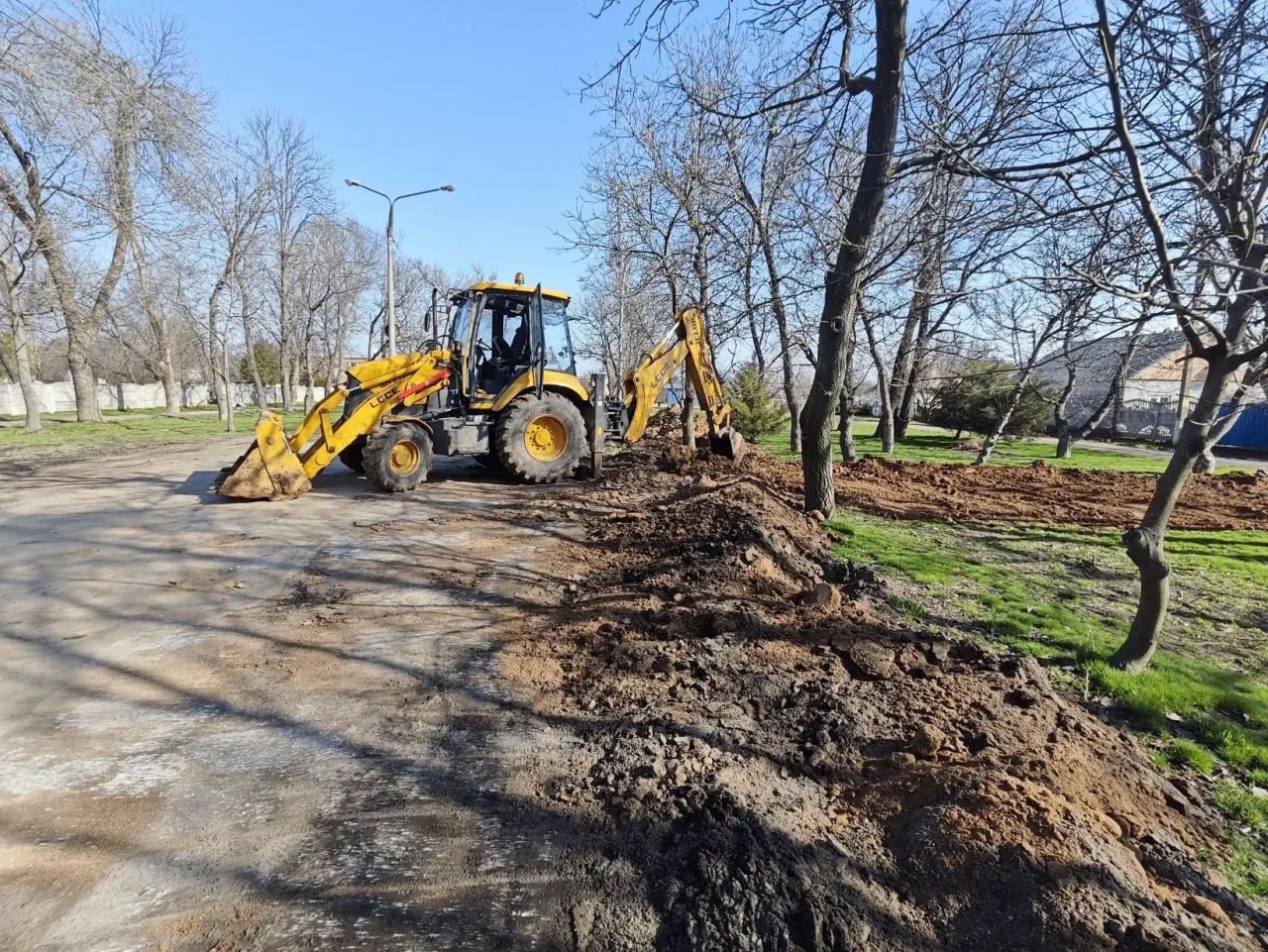 На водопроводе по улице Луначарского в Пологах завершается монтаж колодцев