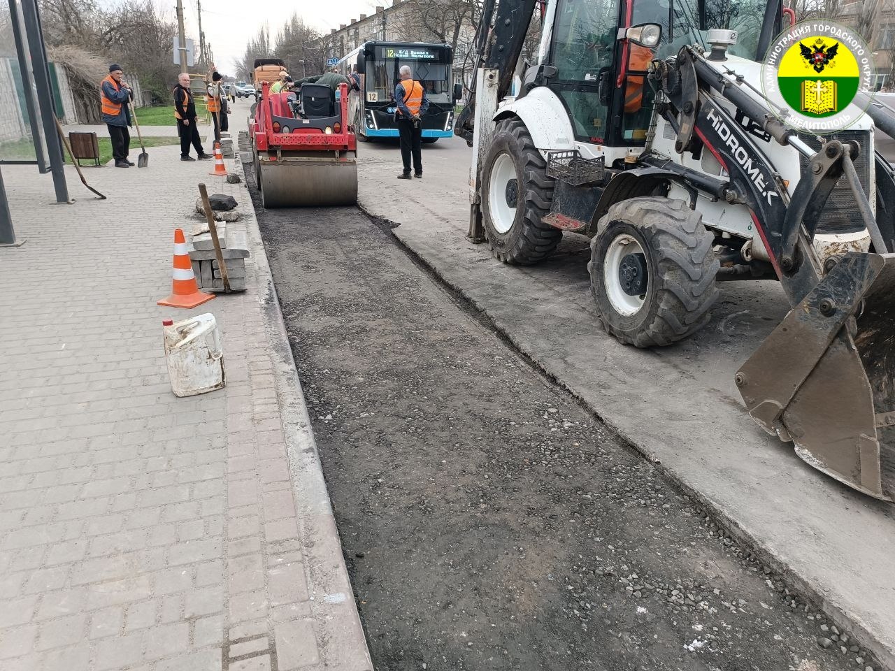 Администрация городского округа Мелитополь продолжает работу по приведению в порядок дорожного покрытия