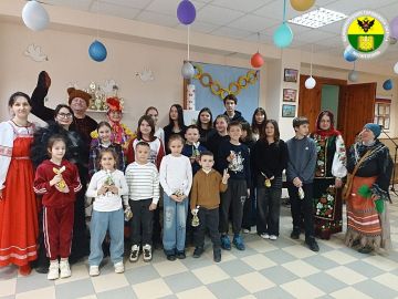 В Кирилловском Доме культуры провели игровую программу под названием «Тайна золотого яйца»