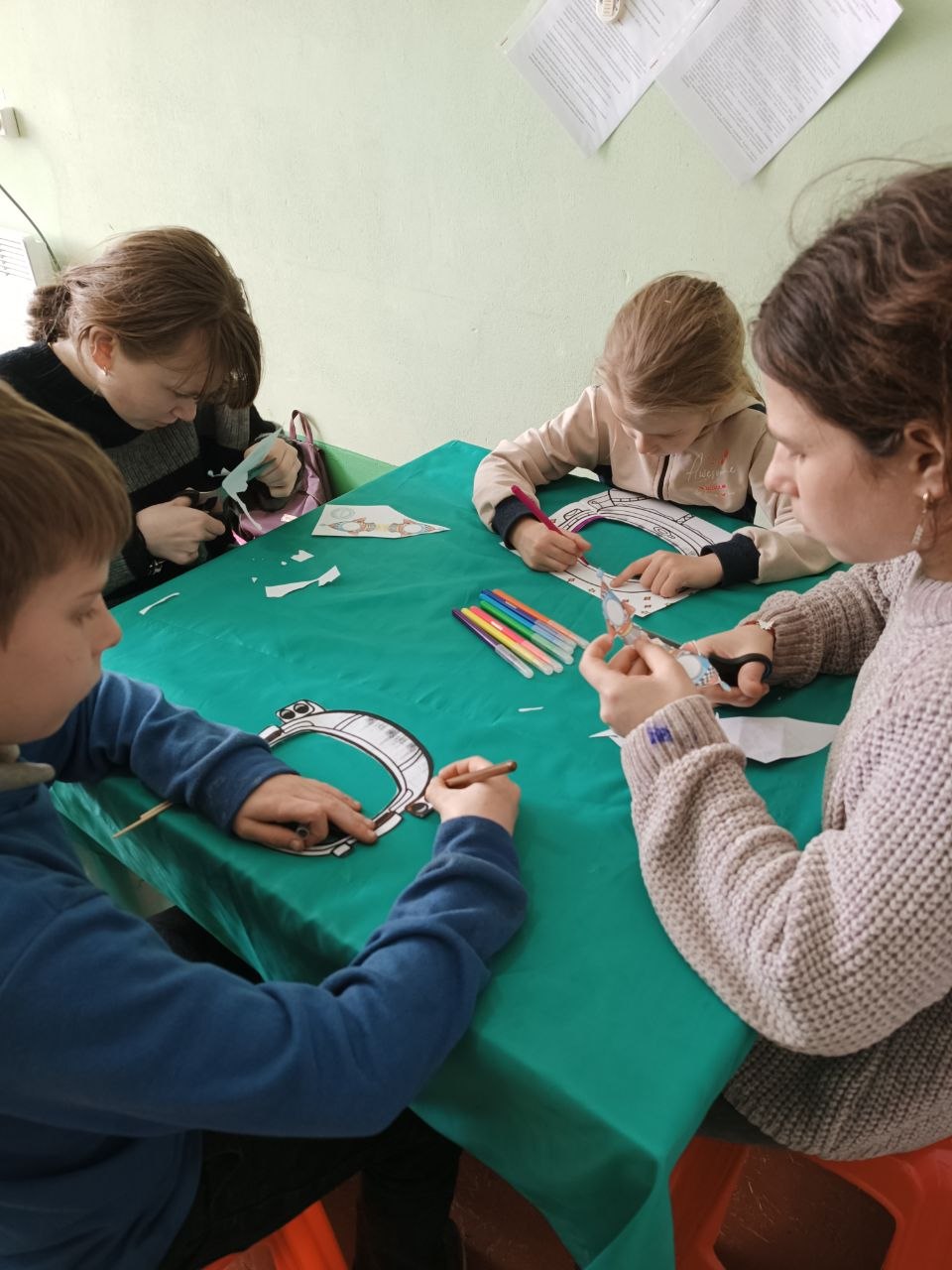 В преддверии праздника "День космонавтики" в Дунаевском сельском Доме культуры, детским любительским объединением по интересам " Радуга" был проведён мастер- класс по изготовлению "Маска космонавта" и призы к викторине... В преддверии праздника "День космонавтики" в Дунаевском сельском Доме культуры, детским любительским объединением по интересам " Радуга" был проведён мастер- класс по изготовлению "Маска космонавта" и призы к викторине...