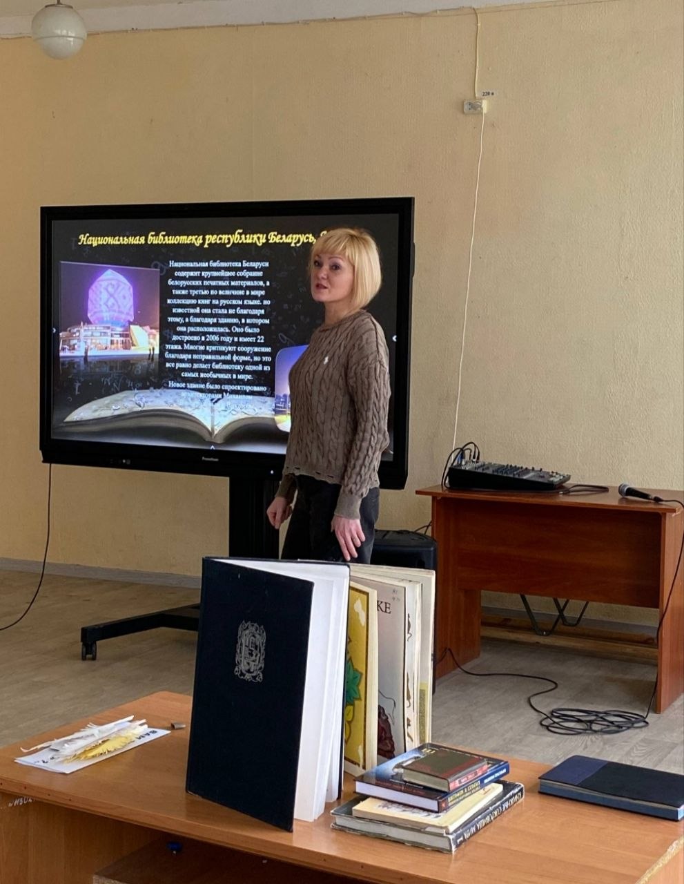 Вам знаком Книжкин дом? А вот ученики СОШ №11 теперь знают о нём всё! Вам знаком Книжкин дом? А вот ученики СОШ №11 теперь знают о нём всё!