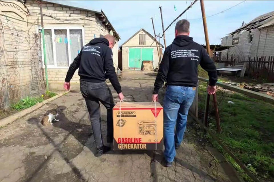 Шести многодетным запорожским семьям передали дизель-генераторы