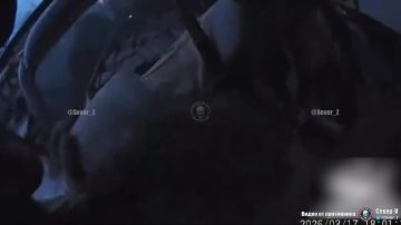 Прилет российского дрона рядом с ВСУшниками