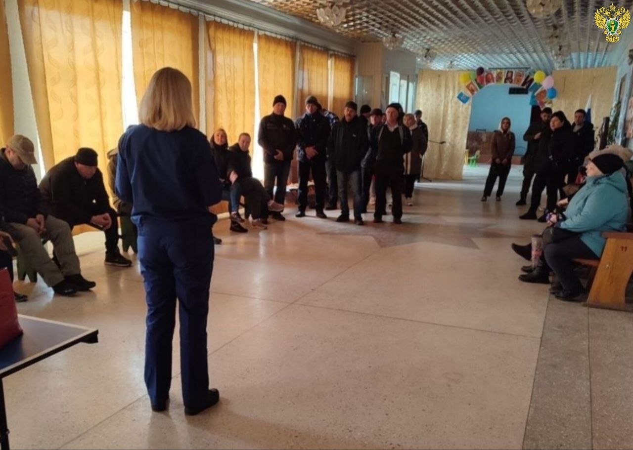 Помощник прокурора Веселовского района посетил филиал ГУП «Государственный зерновой оператор» Помощник прокурора Веселовского района посетил филиал ГУП «Государственный зерновой оператор»