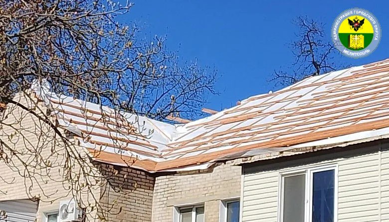 В городском округе Мелитополь начался ремонт кровель В городском округе Мелитополь начался ремонт кровель