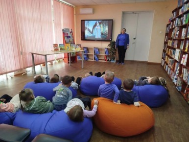 В Токмакской центральной детской библиотеке состоялось очередное заседание мульти-клуба «Сказочный экран»