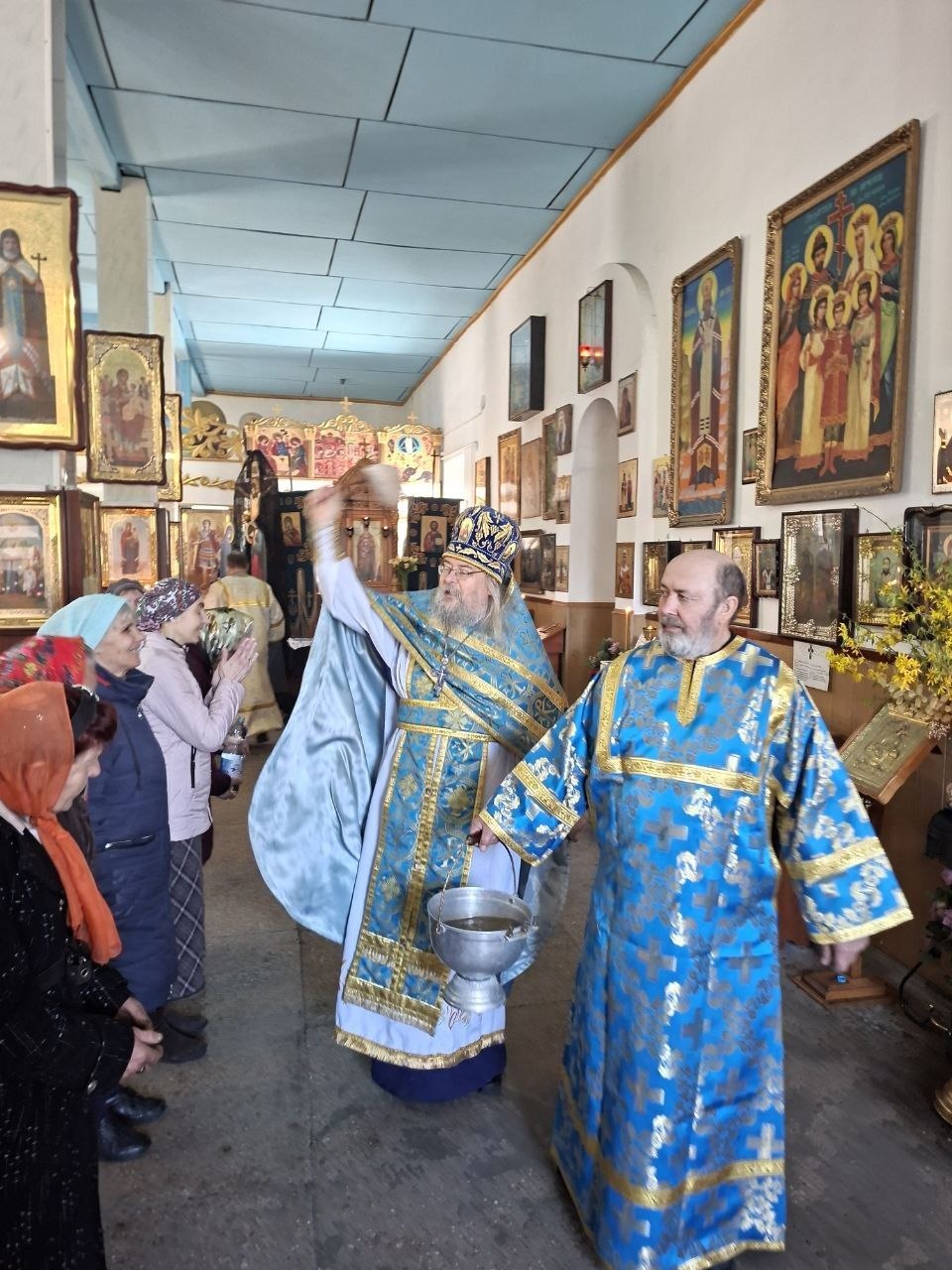 7 апреля, в Свято-Петро-Павловском храме, г.Васильевка, состоялось торжественное Богослужение в честь праздника Благовещения Пресвятой Богородицы 7 апреля, в Свято-Петро-Павловском храме, г.Васильевка, состоялось торжественное Богослужение в честь праздника Благовещения Пресвятой Богородицы