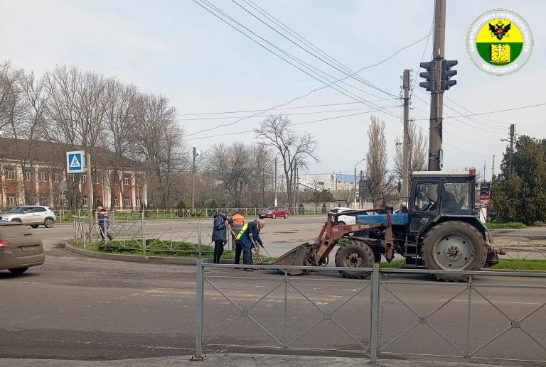 В Мелитополе продолжаются работы по наведению порядка на улицах В Мелитополе продолжаются работы по наведению порядка на улицах
