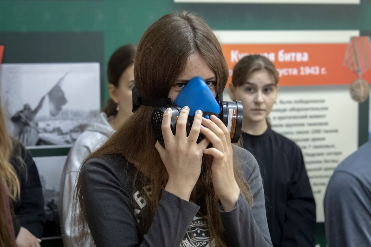 Добровольцы Запорожского РО ВСКС провели для студентов АГПУ занятие по основам личной и общественной безопасности на тему «Средства индивидуальной защиты» Добровольцы Запорожского РО ВСКС провели для студентов АГПУ занятие по основам личной и общественной безопасности на тему «Средства индивидуальной защиты»