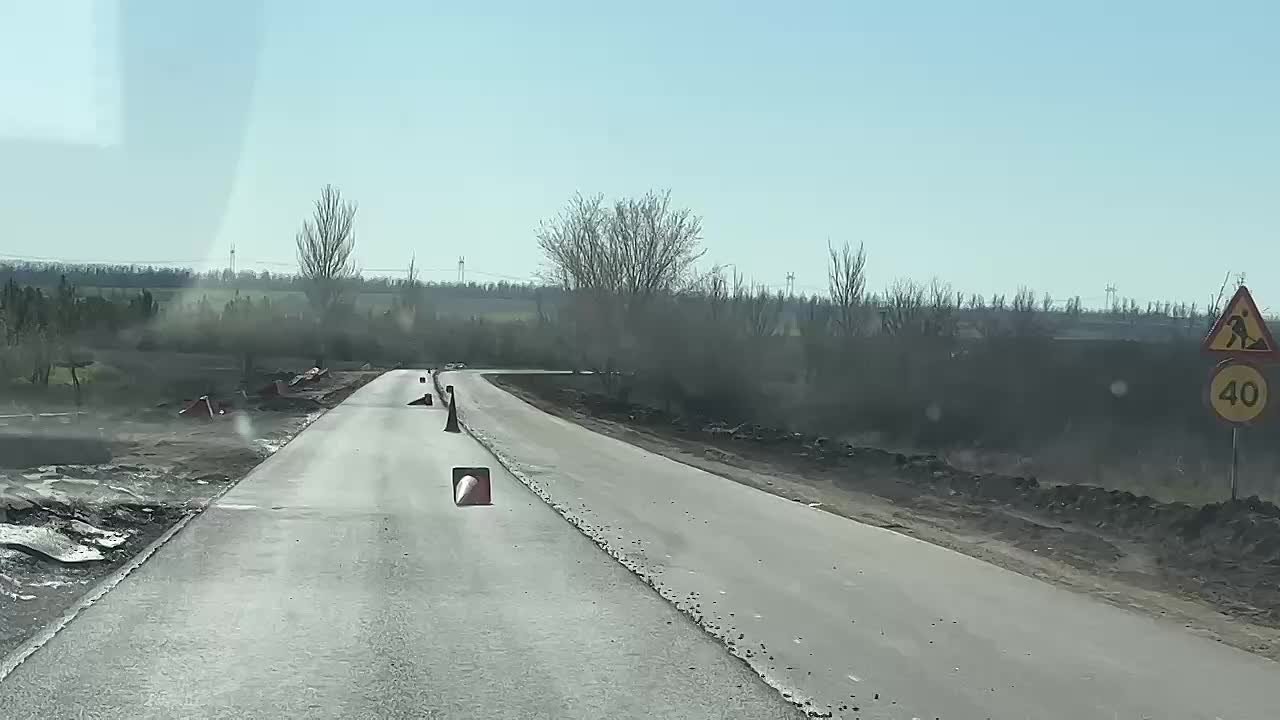 На участке автомобильной дороги, соединяющем станцию Верхний Токмак I с Андреевкой через Вершину Вторую и Обиточное, завершается масштабный ремонт