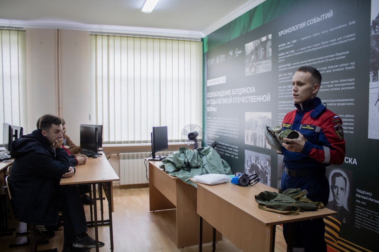 Добровольцы Запорожского РО ВСКС провели для студентов АГПУ занятие по основам личной и общественной безопасности на тему «Средства индивидуальной защиты» Добровольцы Запорожского РО ВСКС провели для студентов АГПУ занятие по основам личной и общественной безопасности на тему «Средства индивидуальной защиты»