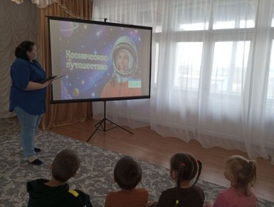 В преддверии Дня космонавтики в Ботиевском Детском саду «Солнышко» в старшей группе «Теремок» прошёл мастер-класс по созданию арт-объекта на космическую тему