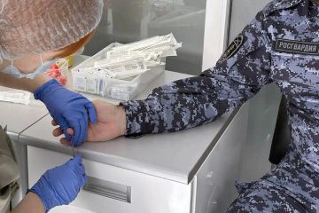 Росгвардейцы сдали кровь в Запорожской области