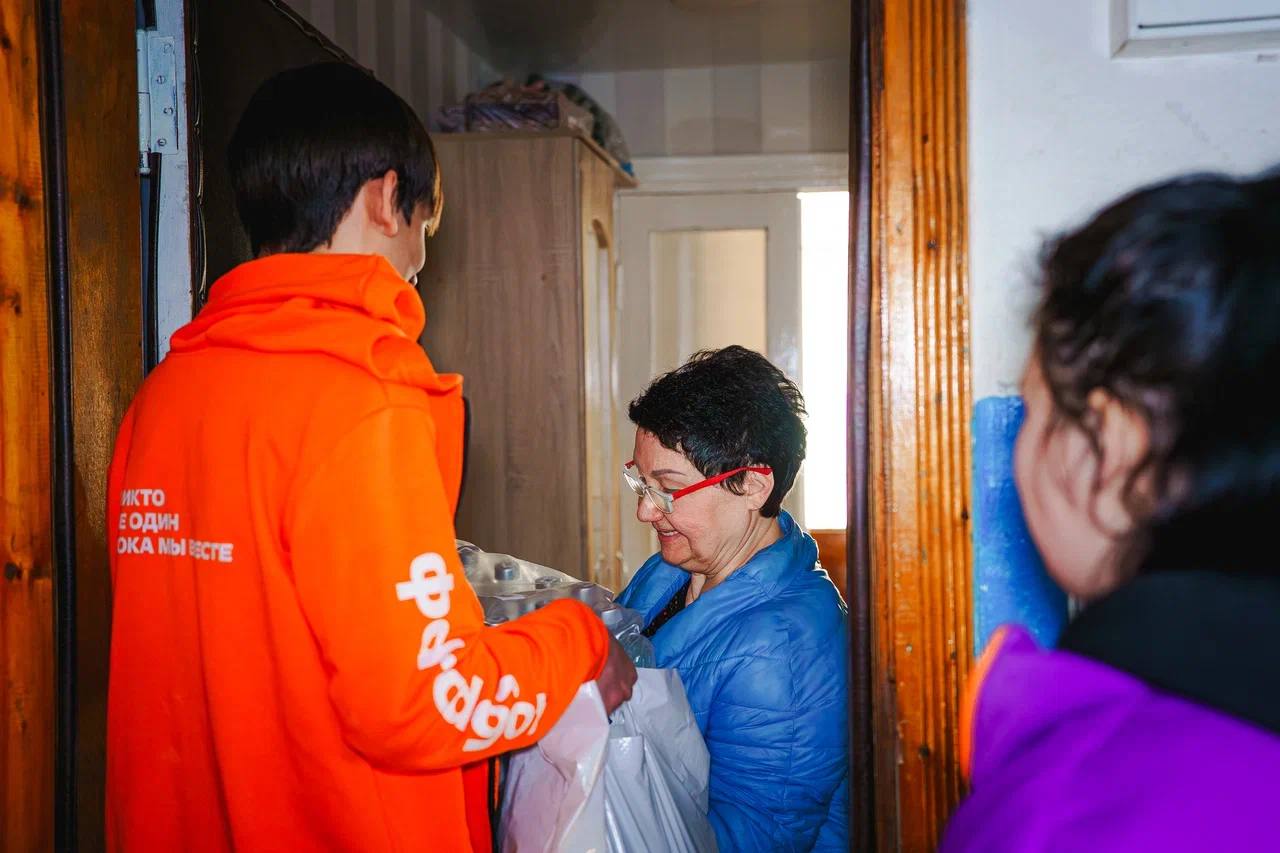 Активисты молодёжного движения «Юг Молодой» совместно с волонтёрами регионального штаба #МЫВМЕСТЕ и «Молодой Гвардии Единой России» организовали адресную помощь тем, кто особенно нуждается в поддержке Активисты молодёжного движения «Юг Молодой» совместно с волонтёрами регионального штаба #МЫВМЕСТЕ и «Молодой Гвардии Единой России» организовали адресную помощь тем, кто особенно нуждается в поддержке
