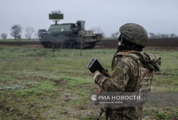 Кадры боевой работы расчёта ЗРК 9К332 «Тор-М2» на Запорожском направлении