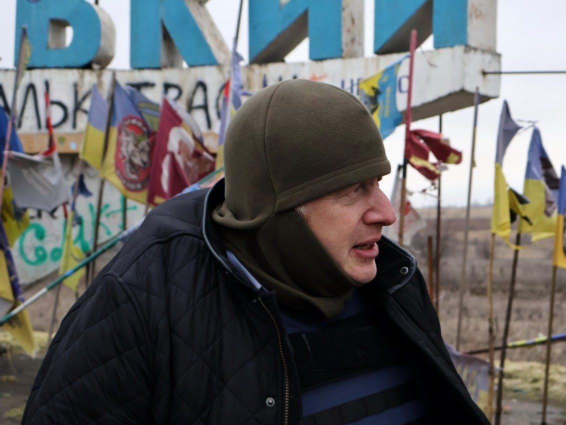 Борис Джонсон тайно побывал на позициях ВСУ, а после потребовал продолжать войну — украинцы не в восторге