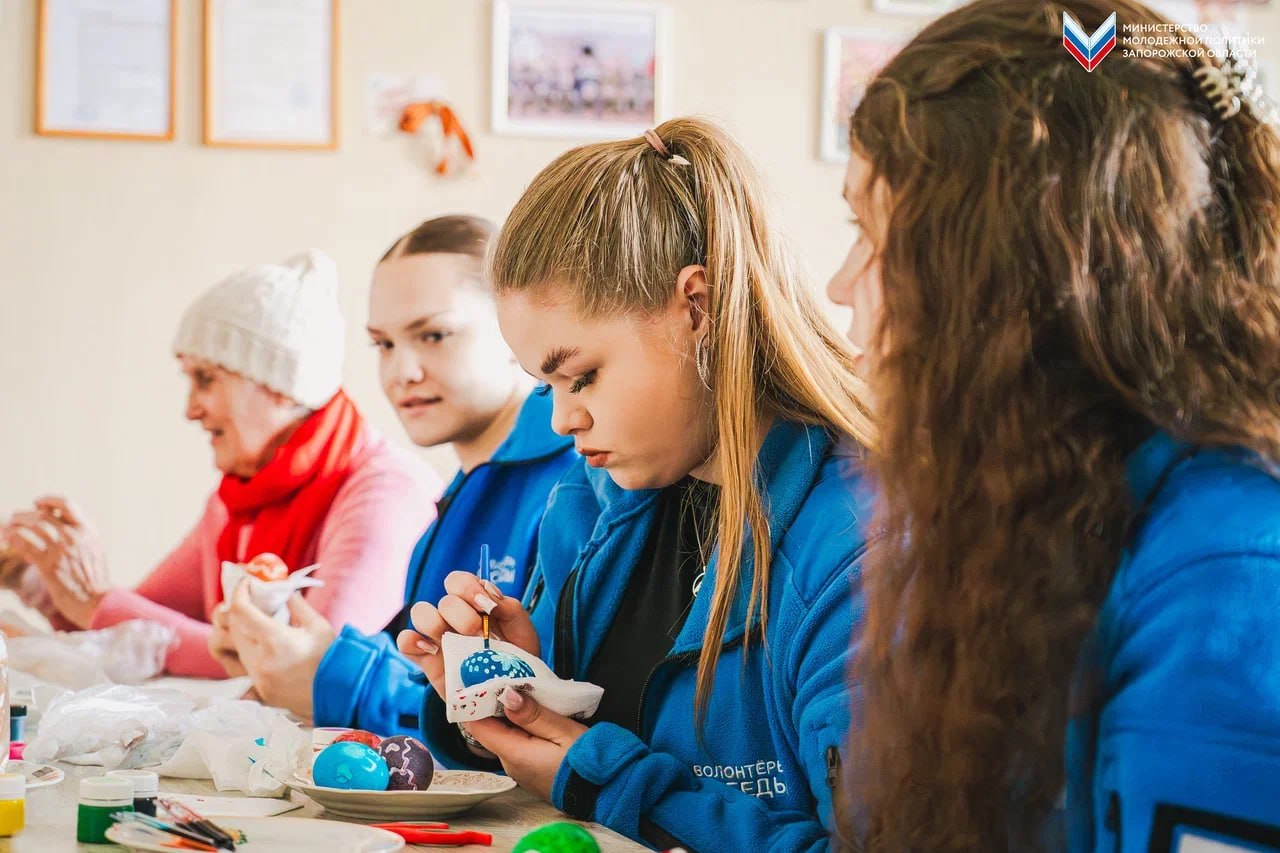 «Пасхальный сувенир»: ветераны ВОВ приняли участие в росписи пасхальных яиц с «Волонтёрами Победы» «Пасхальный сувенир»: ветераны ВОВ приняли участие в росписи пасхальных яиц с «Волонтёрами Победы»