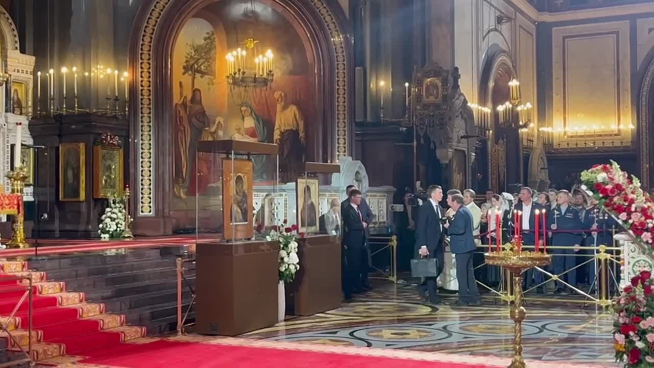 Путин посетил торжественное пасхальное богослужение в Храме Христа Спасителя