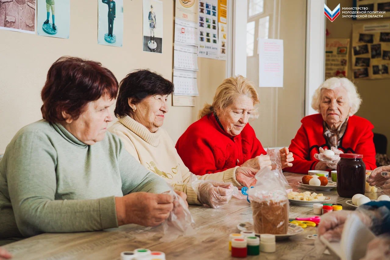 «Пасхальный сувенир»: ветераны ВОВ приняли участие в росписи пасхальных яиц с «Волонтёрами Победы» «Пасхальный сувенир»: ветераны ВОВ приняли участие в росписи пасхальных яиц с «Волонтёрами Победы»