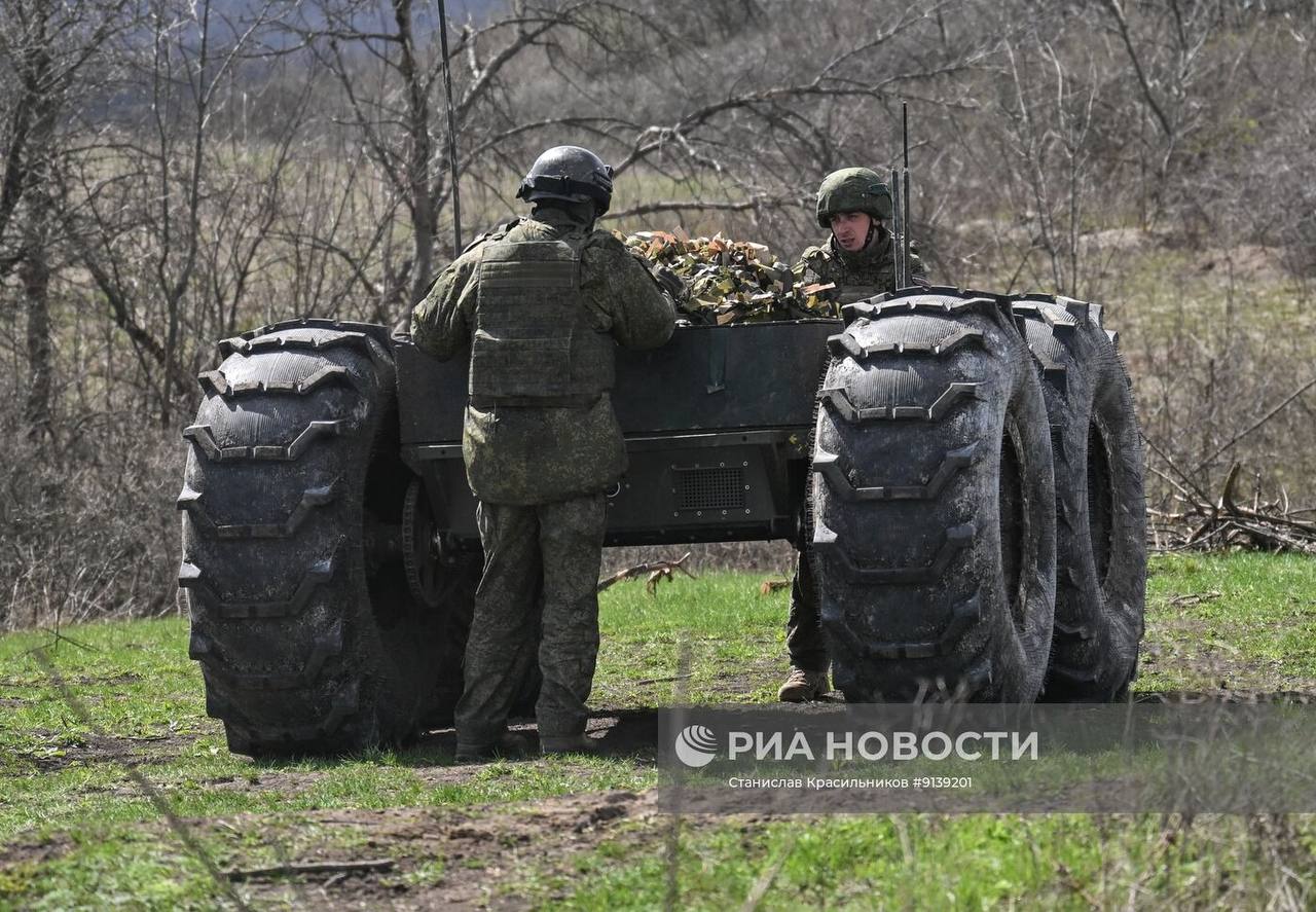 НРТК «Челнок» на вооружении штурмовиков 12-го танкового полка 4-й танковой дивизии группировки войск «Запад» на Харьковском направлении НРТК «Челнок» на вооружении штурмовиков 12-го танкового полка 4-й танковой дивизии группировки войск «Запад» на Харьковском направлении