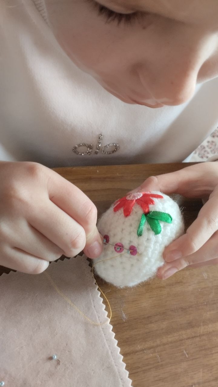 В Приазовском доме культуры на кружке " Золотые ручки "юные мастерицы подготовили подарки к светлому празднику Пасха В Приазовском доме культуры на кружке " Золотые ручки "юные мастерицы подготовили подарки к светлому празднику Пасха