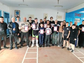 В Акимовке прошёл открытый турнир по гиревому спорту, приуроченный ко Дню единства народов РФ