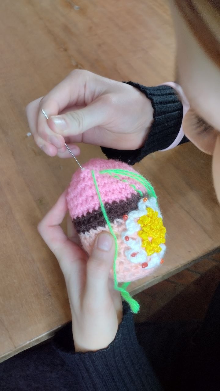 В Приазовском доме культуры на кружке " Золотые ручки "юные мастерицы подготовили подарки к светлому празднику Пасха В Приазовском доме культуры на кружке " Золотые ручки "юные мастерицы подготовили подарки к светлому празднику Пасха