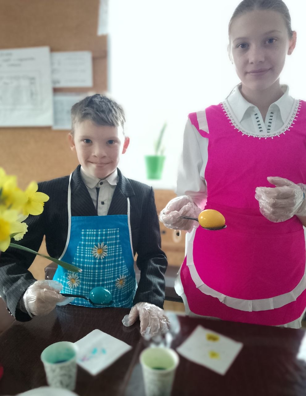 В Строгановском сельском доме культуры прошел мастер – класс «Пасхальное яйцо» по окрашиванию и декорированию яиц В Строгановском сельском доме культуры прошел мастер – класс «Пасхальное яйцо» по окрашиванию и декорированию яиц