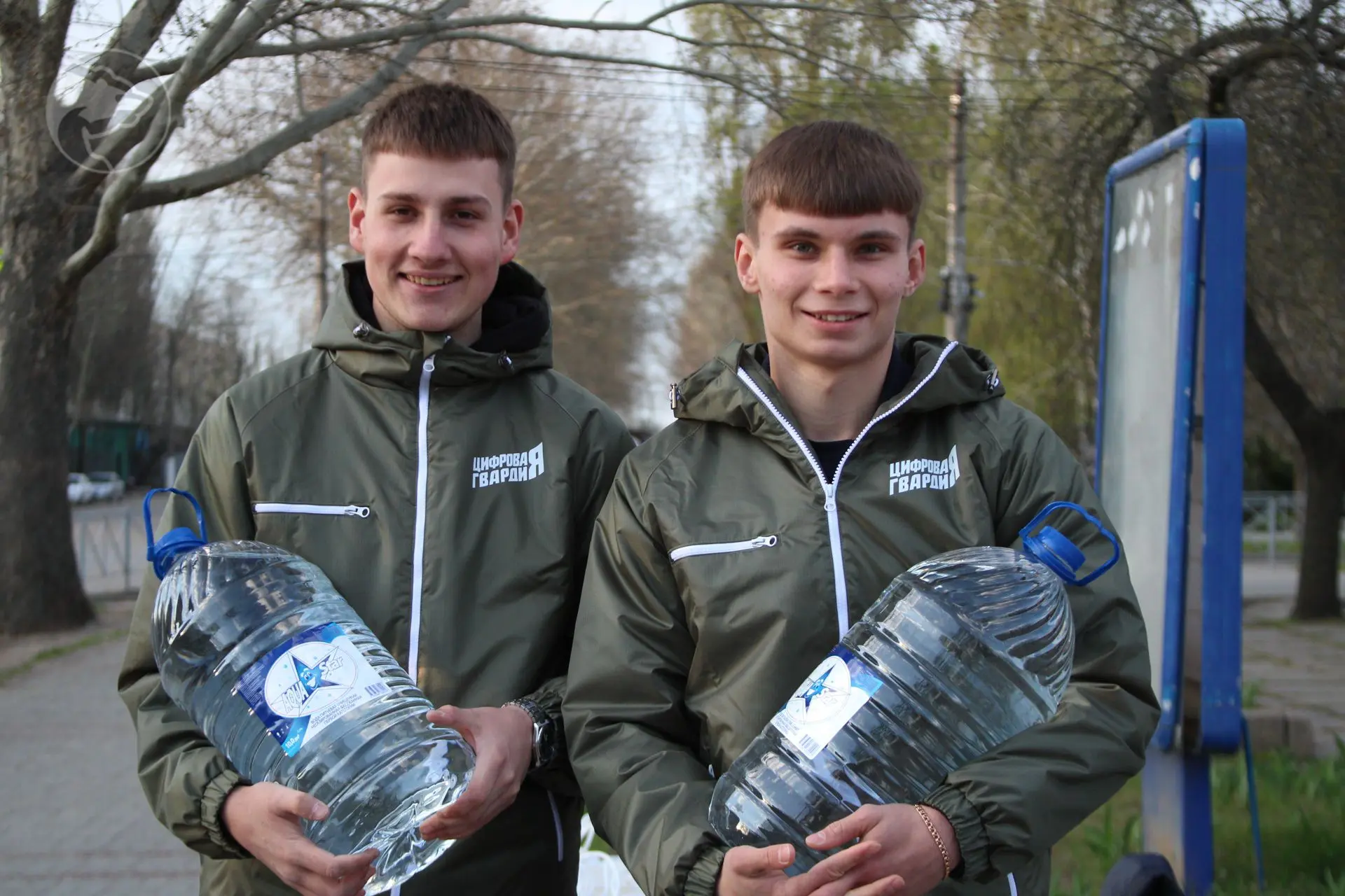 В Мелитополе активисты Единой России организовали мобильную станцию подзарядки для жителей города В Мелитополе активисты Единой России организовали мобильную станцию подзарядки для жителей города