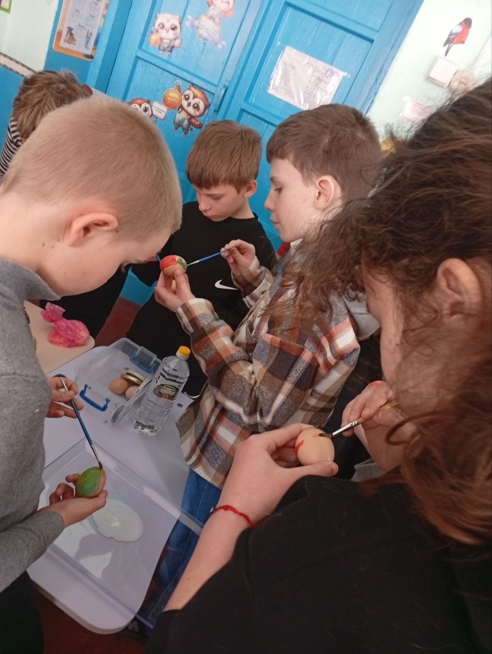 В преддверии светлого праздника Воскресения Христова Дунаевский сельский Дом культуры провел для учащихся 1- 4 классов "Дунаевской школы- детский сад #55 " мастер-класс по росписи Пасхальных яиц В преддверии светлого праздника Воскресения Христова Дунаевский сельский Дом культуры провел для учащихся 1- 4 классов "Дунаевской школы- детский сад #55 " мастер-класс по росписи Пасхальных яиц