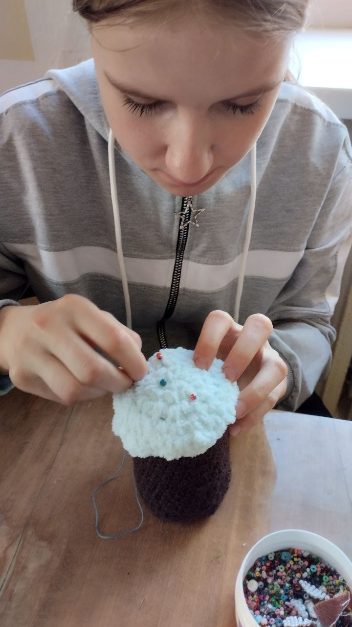 В Приазовском доме культуры на кружке " Золотые ручки "юные мастерицы подготовили подарки к светлому празднику Пасха В Приазовском доме культуры на кружке " Золотые ручки "юные мастерицы подготовили подарки к светлому празднику Пасха