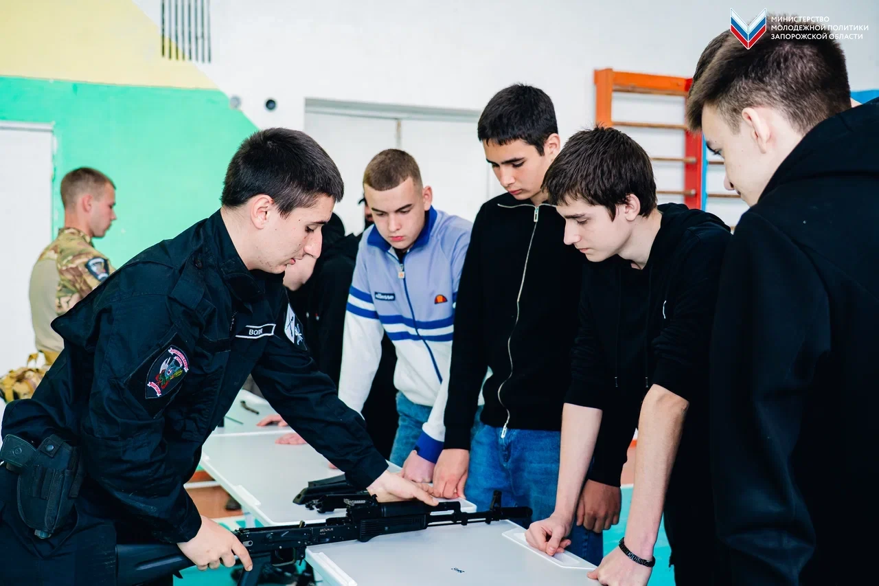 Каждый может помочь: для учащихся в Новоалексеевке прошли «Уроки мужества» Каждый может помочь: для учащихся в Новоалексеевке прошли «Уроки мужества»