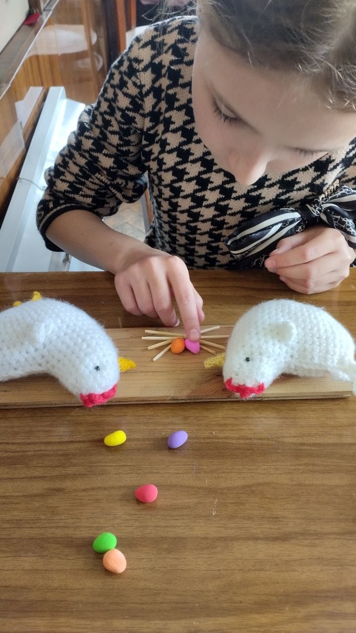 В Приазовском доме культуры на кружке " Золотые ручки "юные мастерицы подготовили подарки к светлому празднику Пасха В Приазовском доме культуры на кружке " Золотые ручки "юные мастерицы подготовили подарки к светлому празднику Пасха