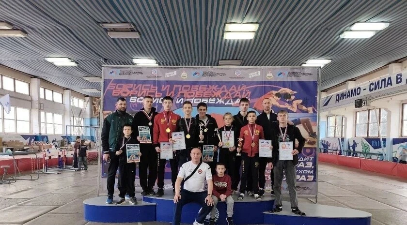 Борцы из Токмака завоевали пять золотых и три бронзовых медали на турнире в Луганске