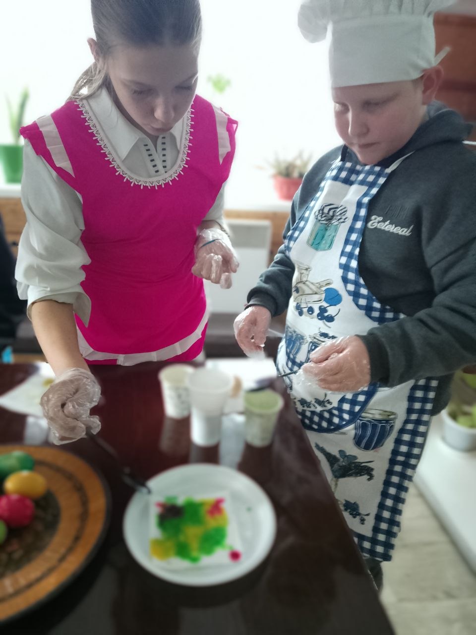 В Строгановском сельском доме культуры прошел мастер – класс «Пасхальное яйцо» по окрашиванию и декорированию яиц В Строгановском сельском доме культуры прошел мастер – класс «Пасхальное яйцо» по окрашиванию и декорированию яиц