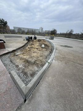 Благоустройство братской могилы в Энергодаре продолжается