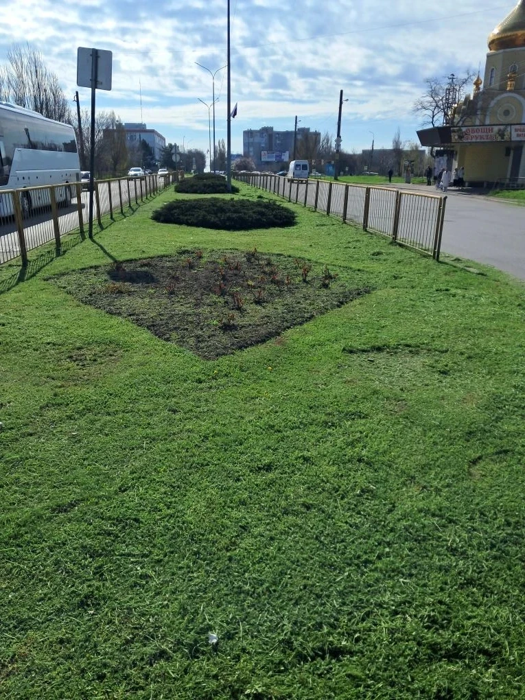 «Зеленхоз» приступил к покосу травы «Зеленхоз» приступил к покосу травы