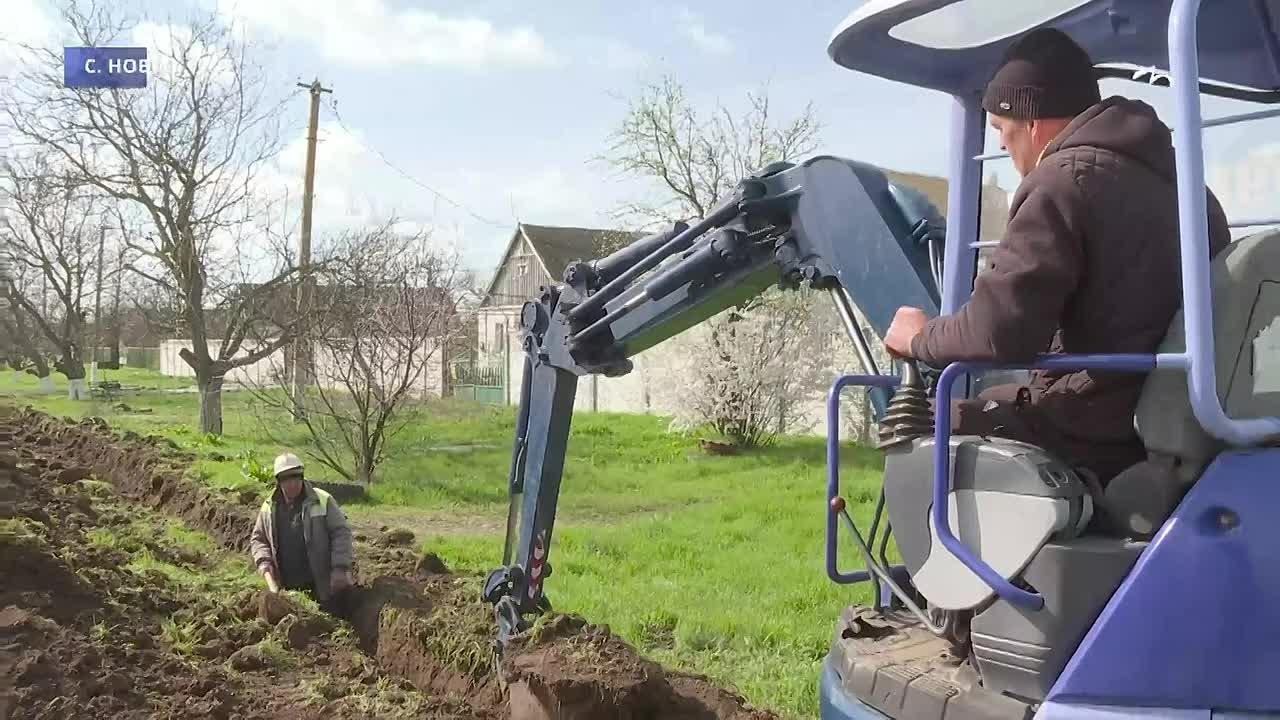 В селе Новгородковка Мелитопольского муниципального округа началась замена изношенного водовода с маленькой пропускной способностью