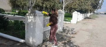 В рамках объявленного главой Приморского муниципального округа двухмесячника по наведению санитарного порядка и благоустройству территорий и в преддверии майских праздников в Преславе провели субботники