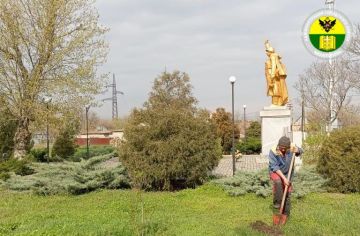 В рамках подготовки к майским праздникам администрация городского округа Мелитополь продолжает благоустройство памятных мест