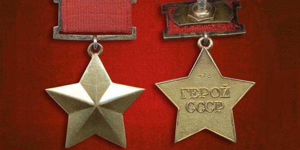 16 апреля. 1658. Фроловская башня Московского Кремля Указом царя Алексея Михайловича стала именоваться Спасской – по иконе образа Спаса Нерукотворного над главными воротами Кремля 16 апреля. 1658. Фроловская башня Московского Кремля Указом царя Алексея Михайловича стала именоваться Спасской – по иконе образа Спаса Нерукотворного над главными воротами Кремля