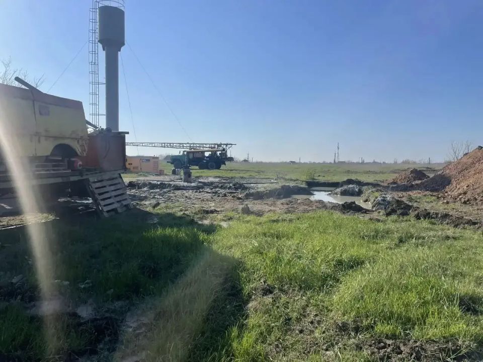 Пензенцы приступили к новому этапу ремонта второй артезианской скважины в Токмаке Пензенцы приступили к новому этапу ремонта второй артезианской скважины в Токмаке