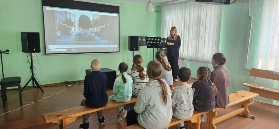 В стенах Днепрорудненской Детской школы искусств состоялась лекция на тему «Мы против террора: наша общая позиция» В стенах Днепрорудненской Детской школы искусств состоялась лекция на тему «Мы против террора: наша общая позиция»