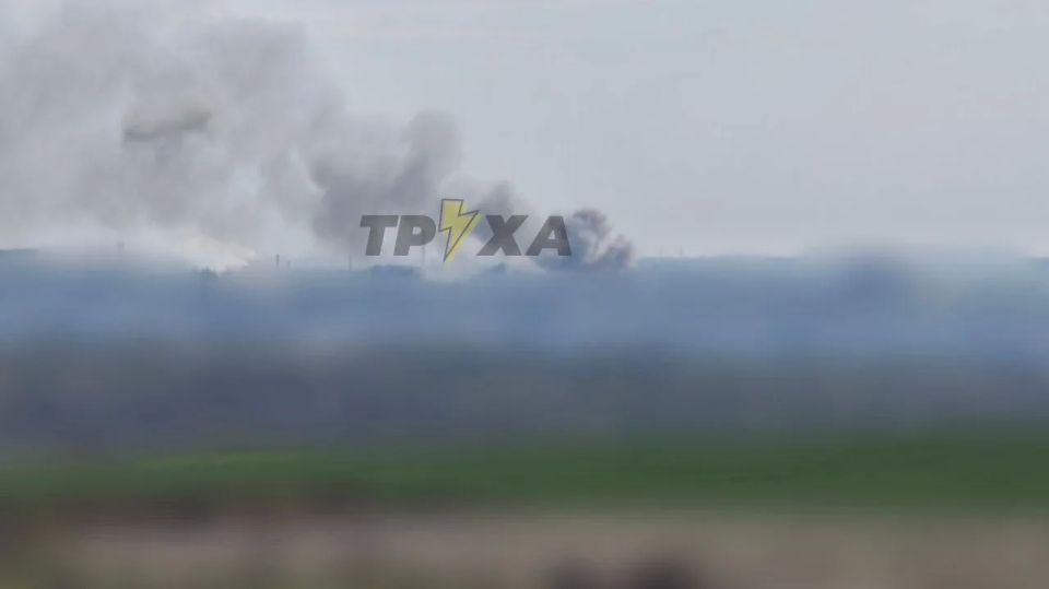 В Запорожье что-то пылает после удара, над городом "великий стовп" дыма, — пишут местные каналы