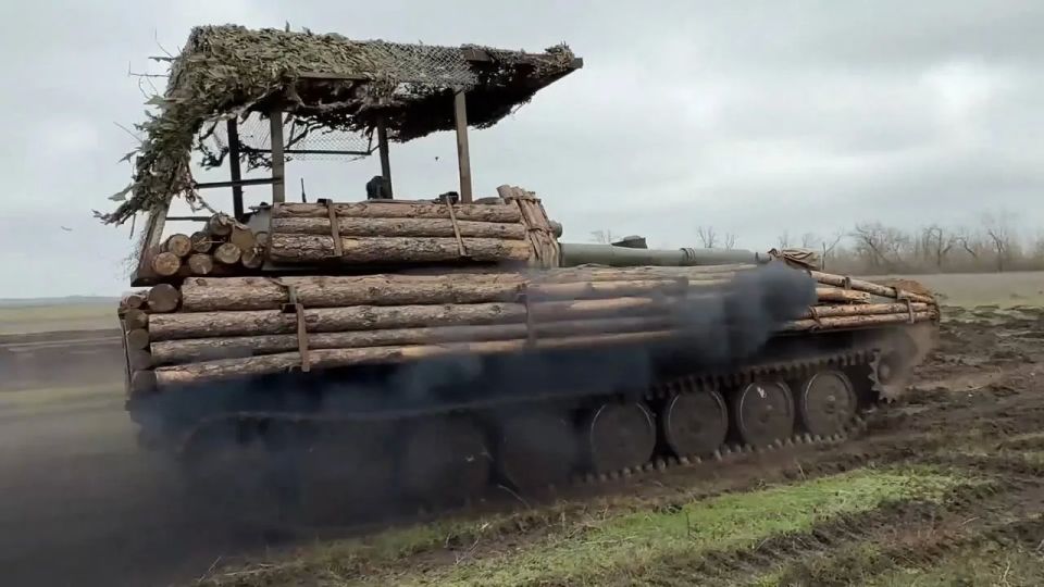 122-мм самоходная гаубица 2С1 «Гвоздика» с элементами динамической защиты «Сосна», из состава группировки войск «Восток» в Запорожской области 122-мм самоходная гаубица 2С1 «Гвоздика» с элементами динамической защиты «Сосна», из состава группировки войск «Восток» в Запорожской области
