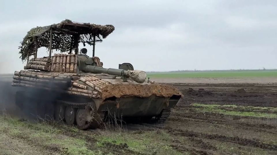 122-мм самоходная гаубица 2С1 «Гвоздика» с элементами динамической защиты «Сосна», из состава группировки войск «Восток» в Запорожской области 122-мм самоходная гаубица 2С1 «Гвоздика» с элементами динамической защиты «Сосна», из состава группировки войск «Восток» в Запорожской области