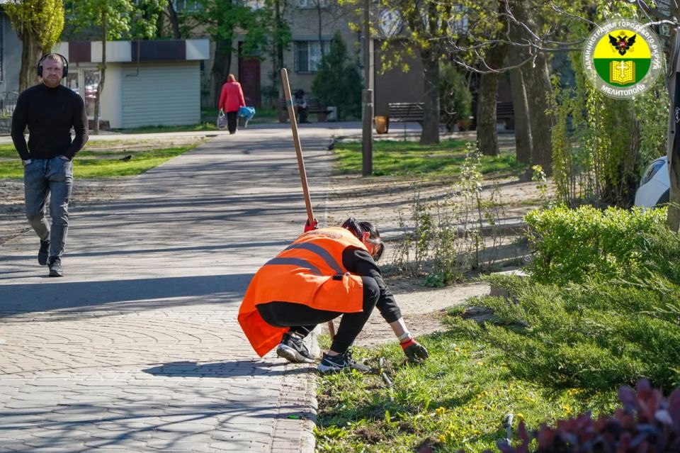 Администрация городского округа Мелитополь продолжает благоустройство общественных территорий Администрация городского округа Мелитополь продолжает благоустройство общественных территорий
