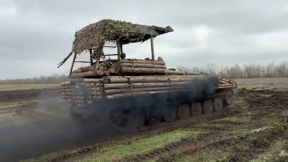 122-мм самоходная гаубица 2С1 «Гвоздика» с элементами динамической защиты «Сосна», из состава группировки войск «Восток» в Запорожской области 122-мм самоходная гаубица 2С1 «Гвоздика» с элементами динамической защиты «Сосна», из состава группировки войск «Восток» в Запорожской области