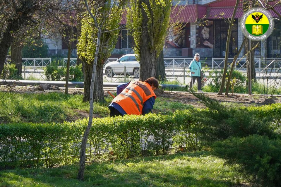 Администрация городского округа Мелитополь продолжает благоустройство общественных территорий Администрация городского округа Мелитополь продолжает благоустройство общественных территорий